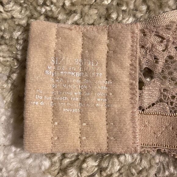 Thick Strapped Lightly Padded Beige Lace Accented Bra SZ 38DD - Picture 5 of 7